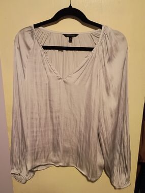 Banana Republic Light Gray Ruched Long Sleeve V-Neck Blouse Women's Size L